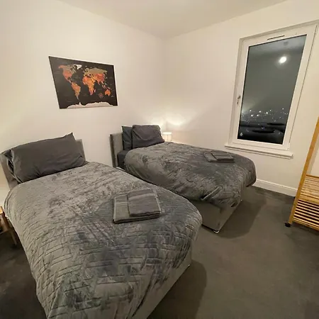 3 Bedroom - Warriston St - Sleeps 5 - Contractors, Business & Relocations - Free Parking Appartamento