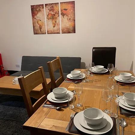 3 Bedroom - Warriston St - Sleeps 5 - Contractors, Business & Relocations - Free Parking Glasgow
