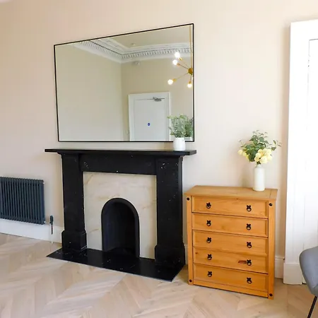 Elegant West End Sleeps 8 Near Uofg & Kelvinbridge *