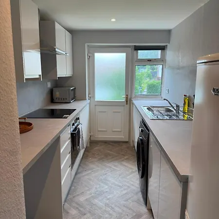 Stylish 2br Flat Free Parking Southside *