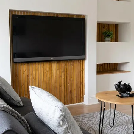 Stylish 3 Bdr In - Sleeps 6 - Free Parking