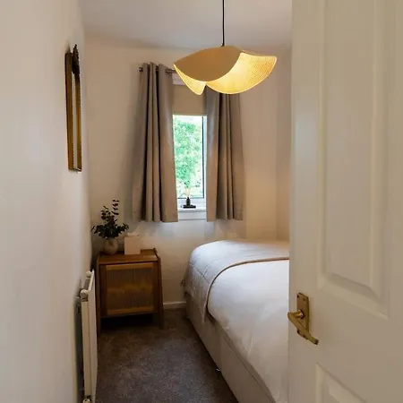 Kelvin House, 3br, Free Parking & Private Garden