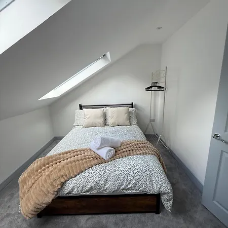 4 Bedroom In Centre