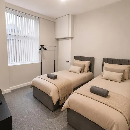 4 Bed Modernised, Free Parking, Near Centre Appartamento Glasgow