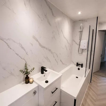 Appartamento 8 Bed, Sleeps 10, Free Parking, Near Centre Glasgow