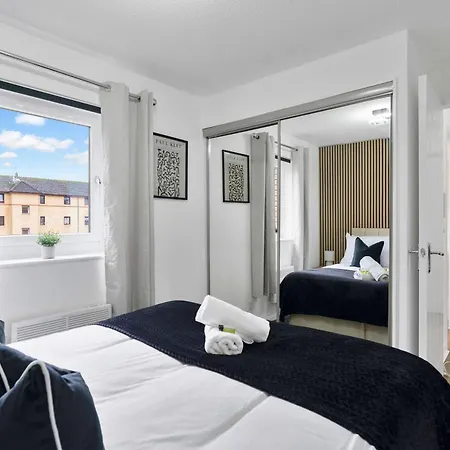 With Fast Wifi - Walk To Subway - Easy Access Glasgow