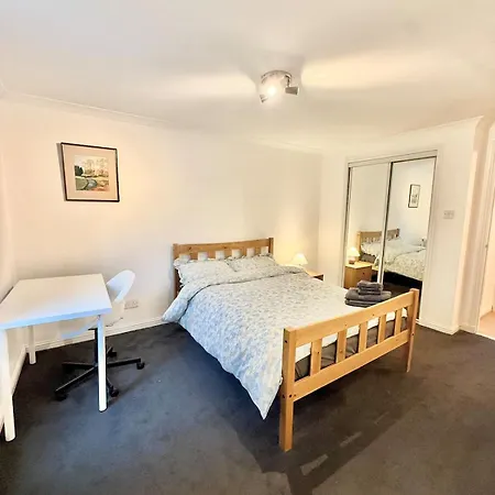West End Quiet 2b2b Next To Train&subway Station Glasgow