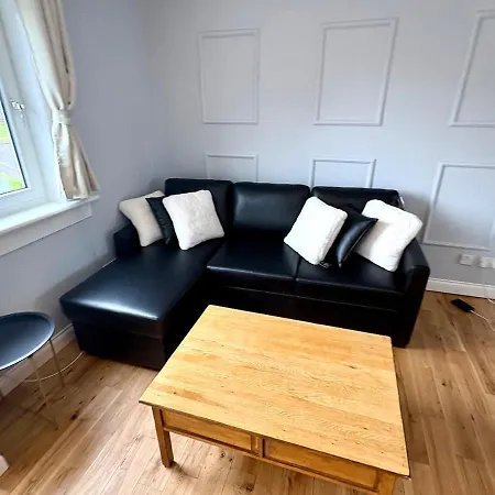 Stylish With Balcony And Free Parking Glasgow