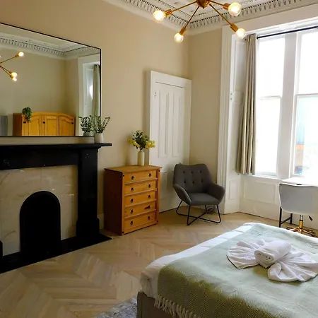 Elegant West End Sleeps 8 Near Uofg & Kelvinbridge Appartamento