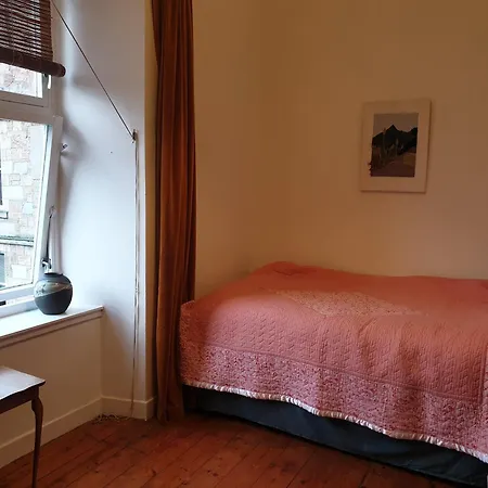 Bright 2 Bedroom West End *