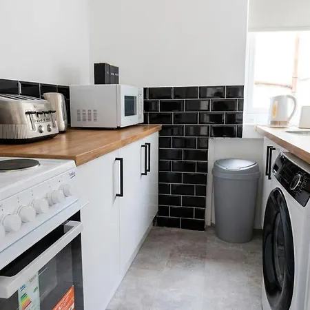 Appartamento Stylish 3 Bdr In - Sleeps 6 - Free Parking