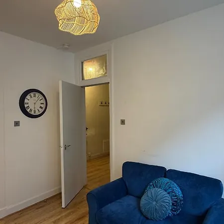Cosy In Queens Park - 1 Bedroom *