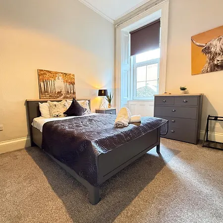 5br Flat | Sleeps 10 | Sauchiehall St * Glasgow