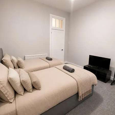 Appartamento 4 Bed Modernised, Free Parking, Near Centre *