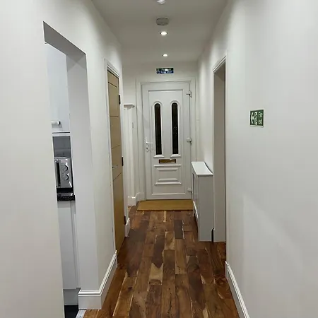 3 Bedroom - Warriston St - Sleeps 5 - Contractors, Business & Relocations - Free Parking