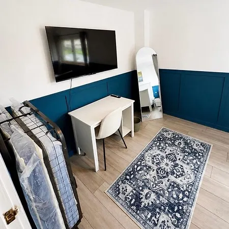 Apartment Stylish With Balcony And Free Parking Glasgow