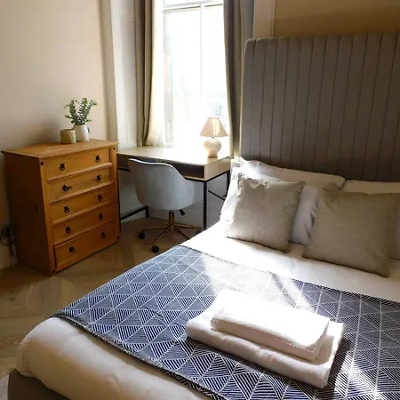 Elegant West End Sleeps 8 Near Uofg & Kelvinbridge Appartamento