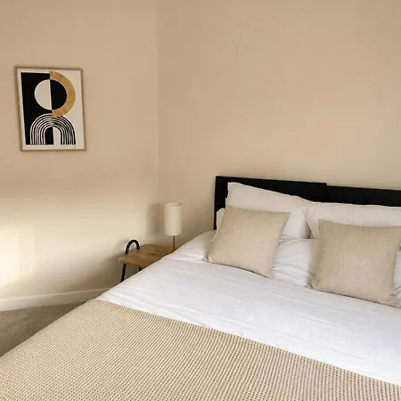 Cozy 3 Bdr In Sleeps 6 Parking Glasgow