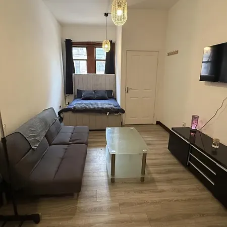 Appartamento 3 Person 10-minute Escape Near Hampden Park Stadium *