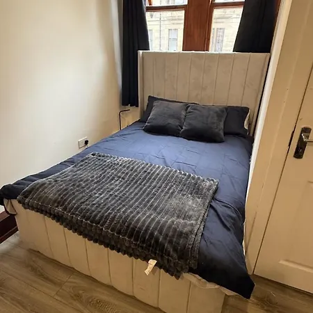 Appartamento 3 Person 10-minute Escape Near Hampden Park Stadium
