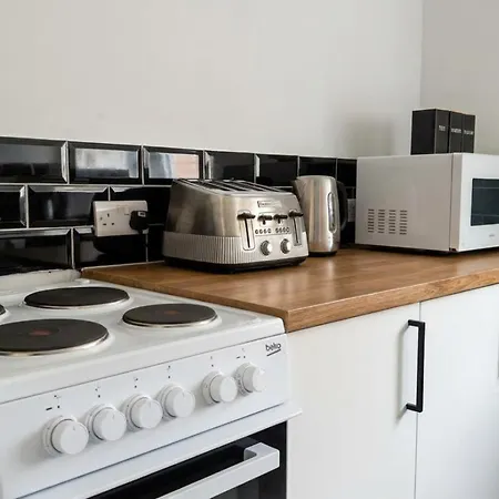 Stylish 3 Bdr In - Sleeps 6 - Free Parking Appartamento