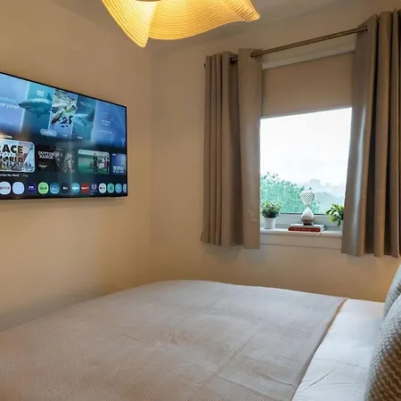Kelvin House, 3br, Free Parking & Private Garden Appartamento *