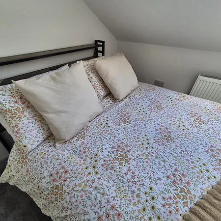 4 Bedroom In Centre *
