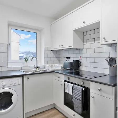 With Fast Wifi - Walk To Subway - Easy Access * Glasgow