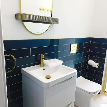 Stylish West End Newly Refurbished Sleeps 4 *