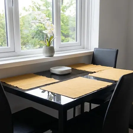 Stylish 3 Bdr In - Sleeps 6 - Free Parking * Glasgow