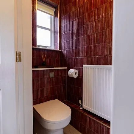 Kelvin House, 3br, Free Parking & Private Garden Glasgow