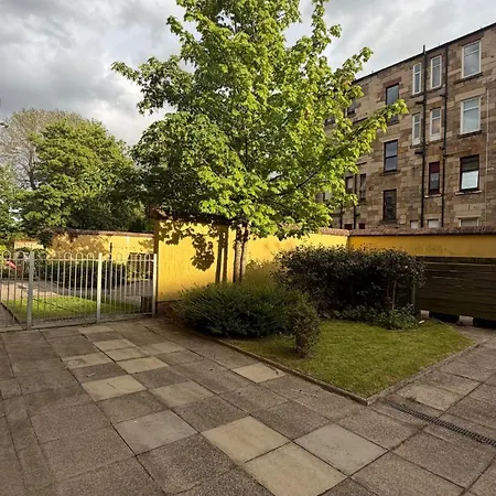 Cosy In Queens Park - 1 Bedroom Glasgow