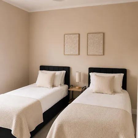Cozy 3 Bdr In Sleeps 6 Parking Glasgow