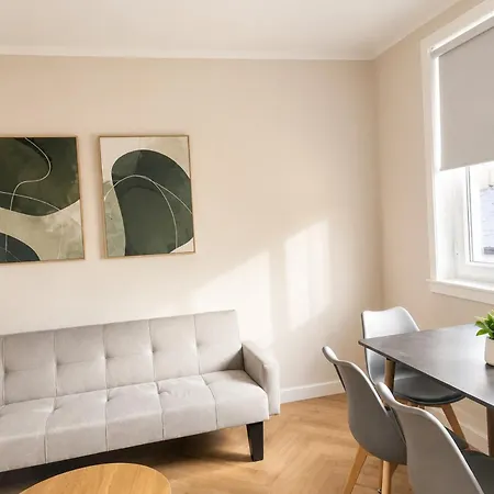 Cozy 3 Bdr In Sleeps 6 Parking Glasgow
