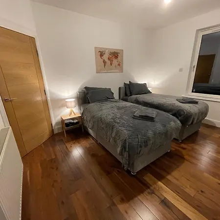 3 Bedroom - Warriston St - Sleeps 5 - Contractors, Business & Relocations - Free Parking * Glasgow