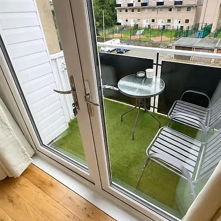 Stylish With Balcony And Free Parking Rutherglen