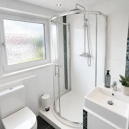 Apartment Stylish With Balcony And Free Parking *