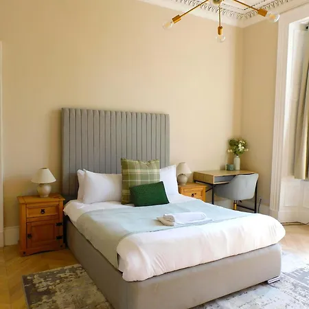 Elegant West End Sleeps 8 Near Uofg & Kelvinbridge Glasgow