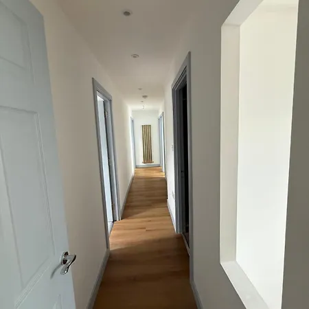 4 Bedroom In Centre Lejlighed