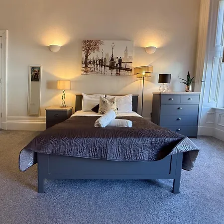 5br Flat | Sleeps 10 | Sauchiehall St Appartamento
