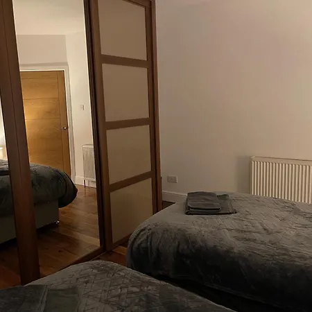 3 Bedroom - Warriston St - Sleeps 5 - Contractors, Business & Relocations - Free Parking