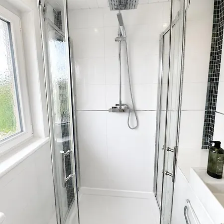 Stylish With Balcony And Free Parking Apartment Rutherglen