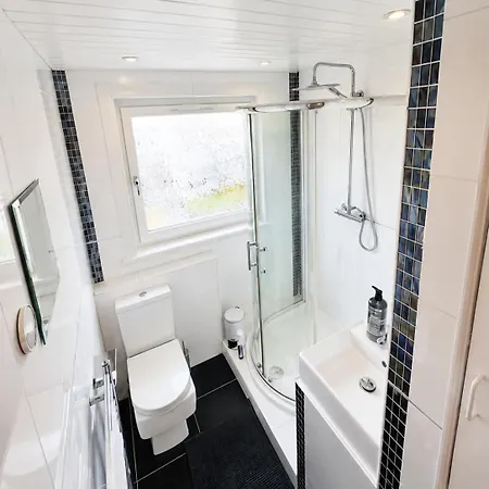 Stylish With Balcony And Free Parking * Glasgow