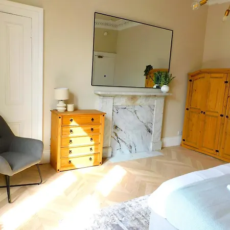 Elegant West End Sleeps 8 Near Uofg & Kelvinbridge Glasgow