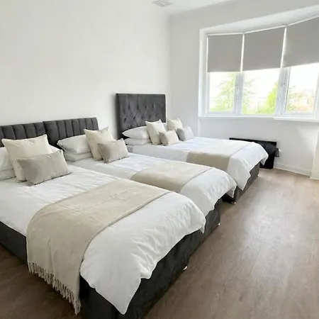 Stylish 3 Bdr In - Sleeps 6 - Free Parking *