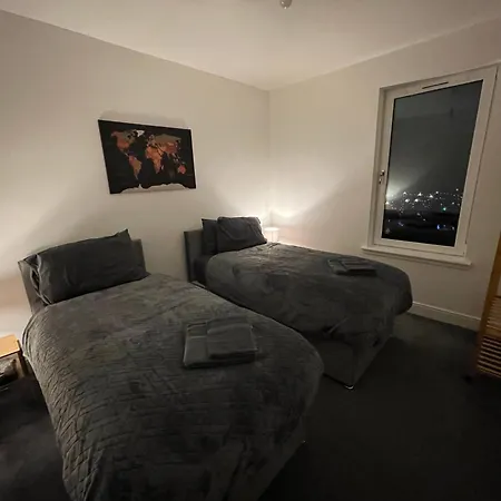 3 Bedroom - Warriston St - Sleeps 5 - Contractors, Business & Relocations - Free Parking
