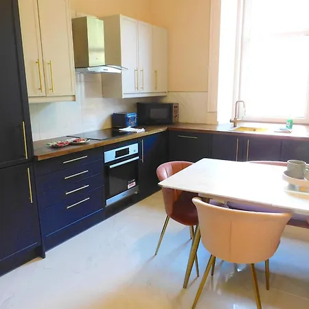 Elegant West End Sleeps 8 Near Uofg & Kelvinbridge *