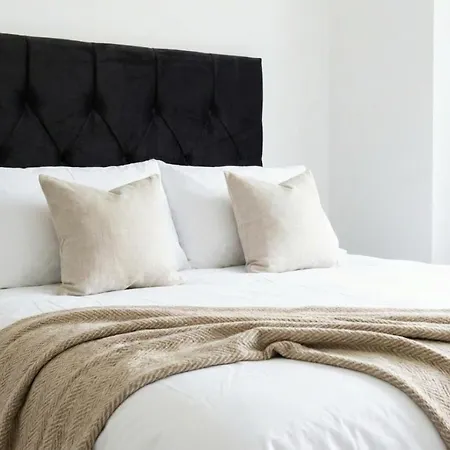 Stylish 3 Bdr In - Sleeps 6 - Free Parking Appartamento