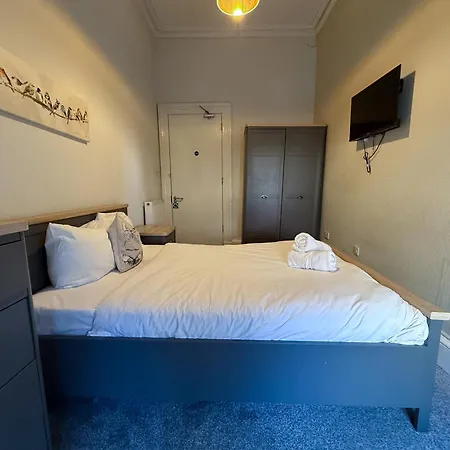5br Flat | Sleeps 10 | Sauchiehall St * Glasgow