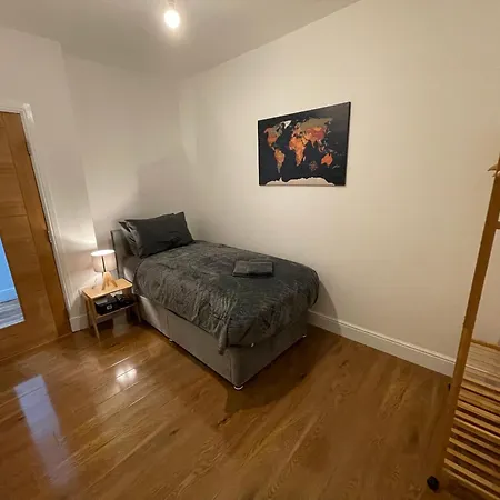 3 Bedroom - Warriston St - Sleeps 5 - Contractors, Business & Relocations - Free Parking Appartamento *